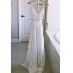 Gorgeous Long maxi.. to the floor.. open back.